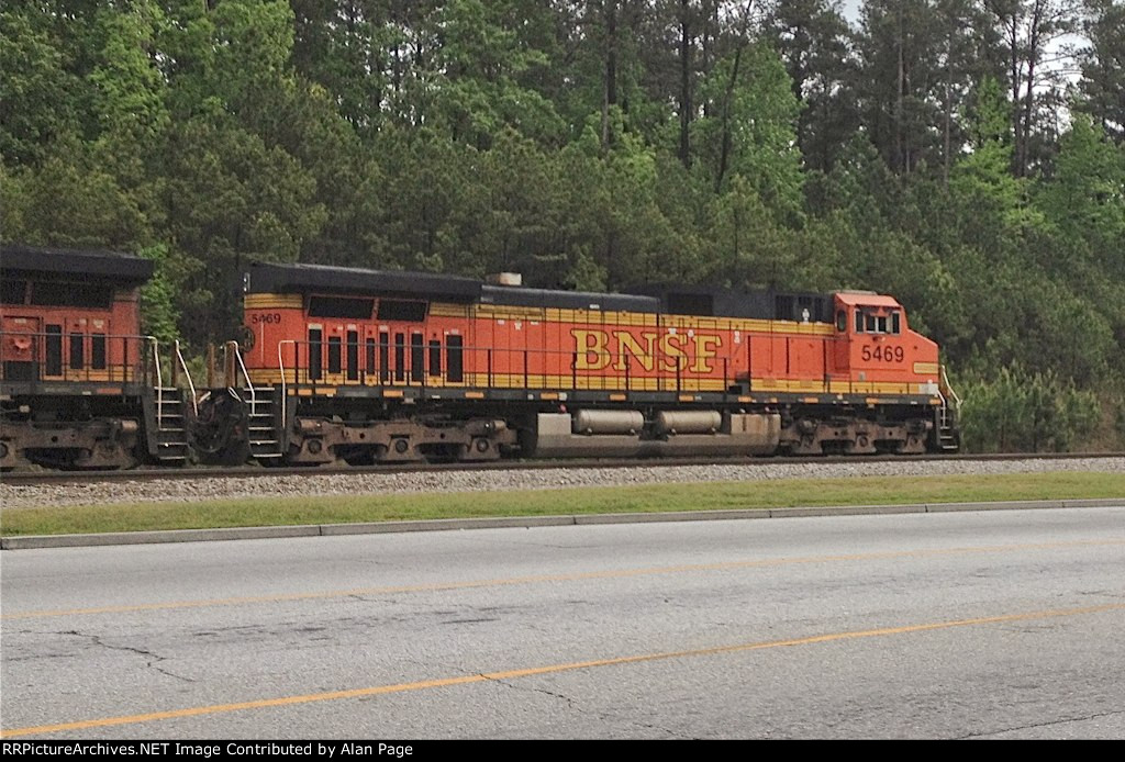 BNSF 5469 runs fourth in a quartet of units